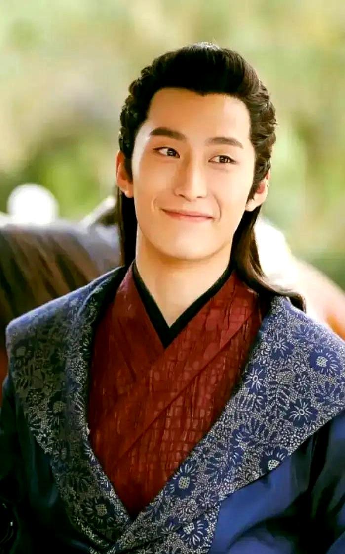 燕洵亲手把楚乔这颗星星摔得稀碎，真让人心疼。
 

他在莺歌小院陪楚乔熬过八年，