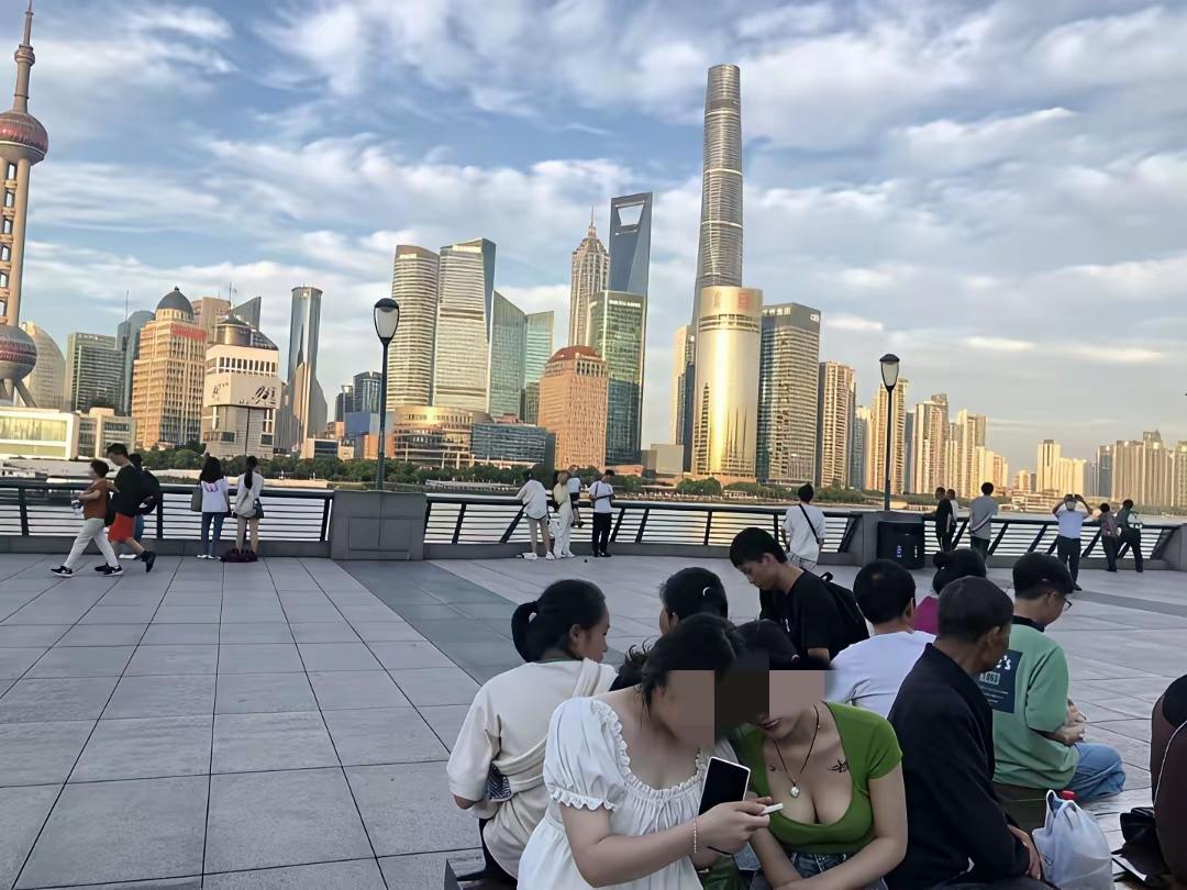 这风景如何，大城市就是不一样啊，真的很大……。