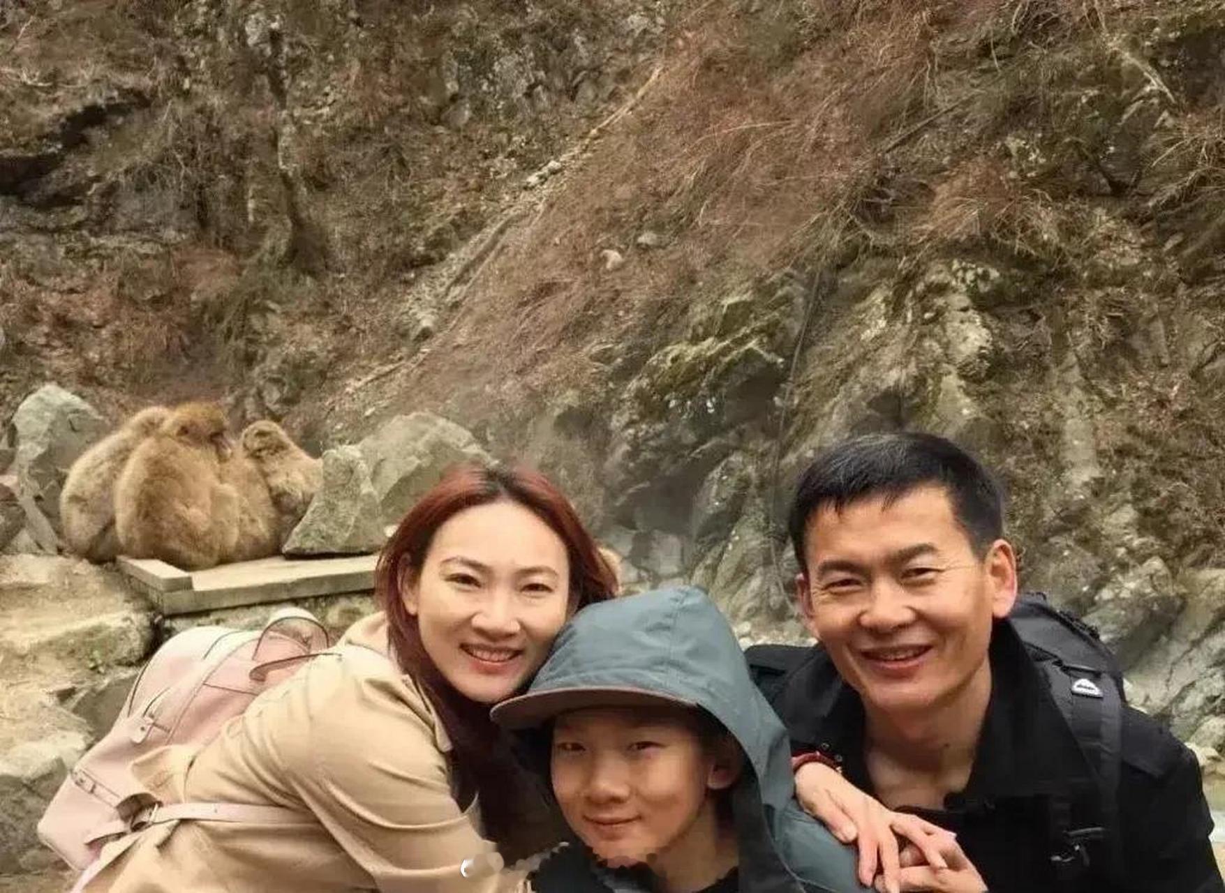 天选守护者苏翊鸣 苏翊鸣的成长轨迹，让人看到开明教育的力量。他从小演戏，和佟丽娅