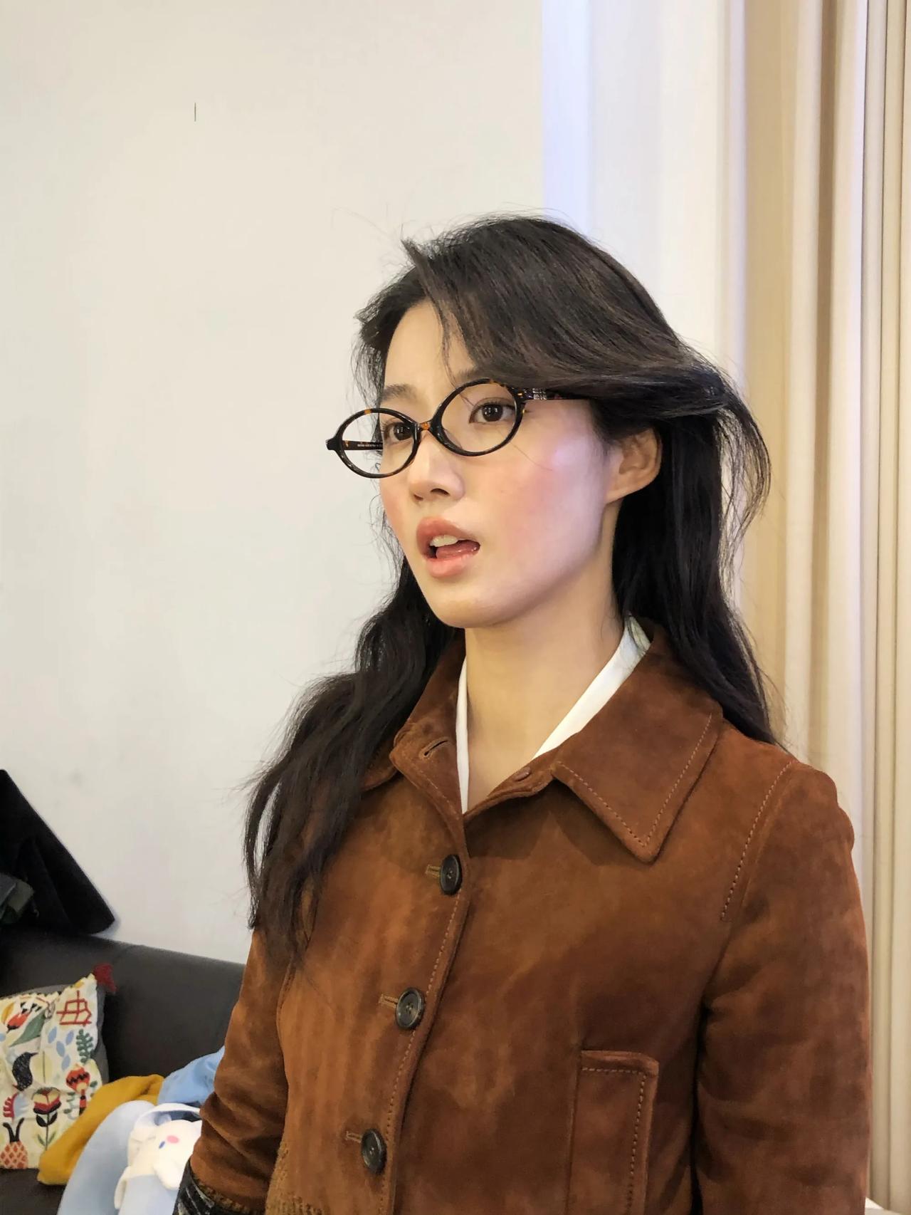 不一样的卢昱晓，她真的蛮百变的，换个造型换张脸的感觉。#娱乐# #卢昱晓#