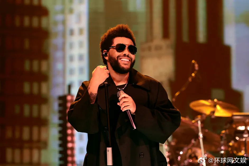 【史无前例！#威肯达成超10亿美元音乐版权交易#】据外媒报道，加拿大歌手威肯（T