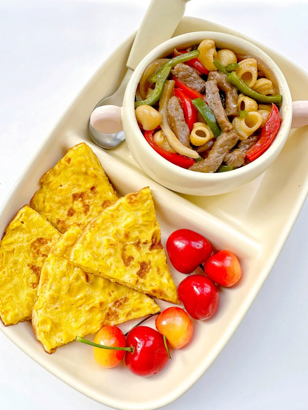 小朋友的早餐🍳彩椒牛柳意面🌽香甜玉米烙