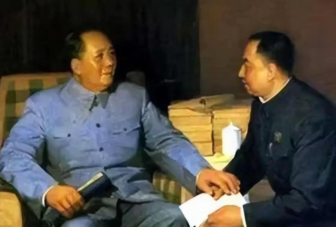 这幅经典彩色画作《你办事，我放心》，定格了一代领袖间的信任与托付，极具历史分量。