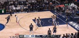 漂亮啊，华子这个滑翔拉杆反篮戏耍防守！
爱德华兹这个球有点乔丹的味道哦……
面对