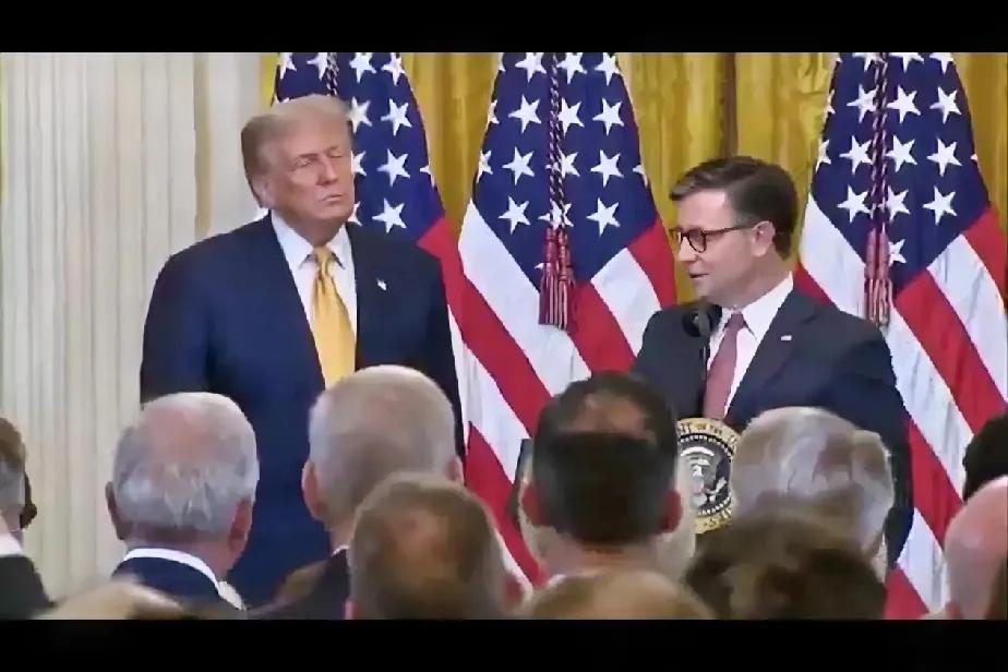 🇺🇸议长约翰逊：“美国优先”不再只是一项议程

“我只想说，我们一直在共同创
