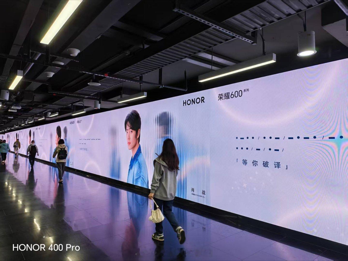 肖战荣耀600国内大屏也开始预热了，全球代言人好权威