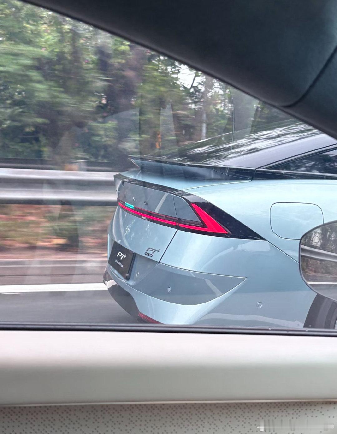 原来P7不是卖的挺好的现在怎么不是换代就是在换代的路上虽然只是加了个增程但外观一