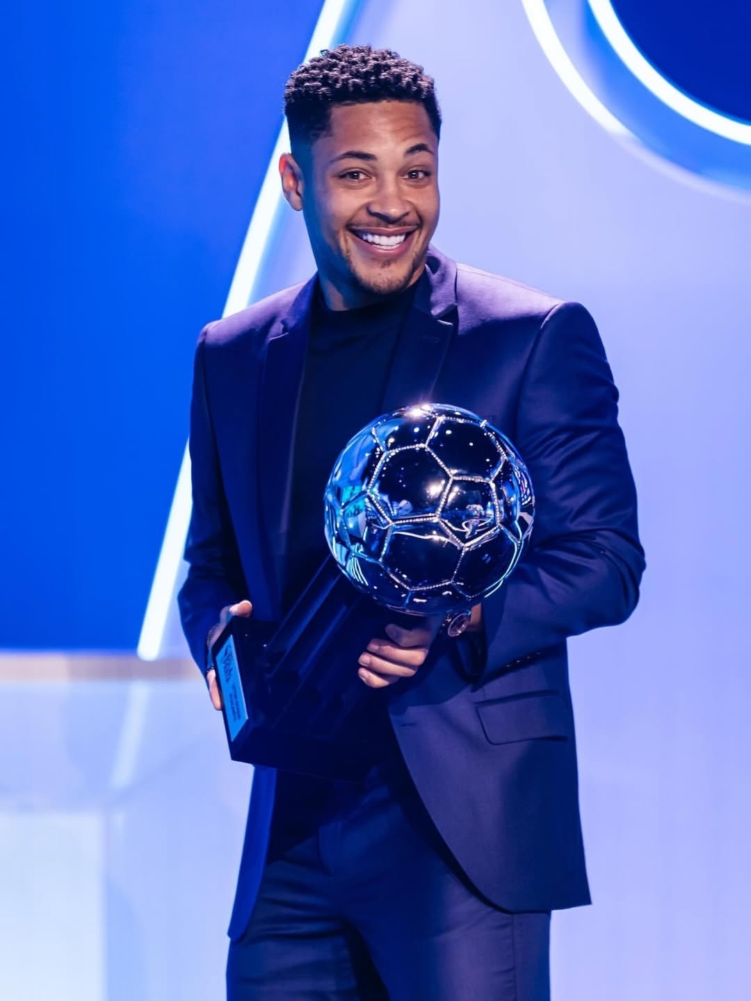 罗克入选2025赛季巴甲年度最佳阵容，与佩德罗、凯奥·豪尔赫共同评选为赛季最佳前