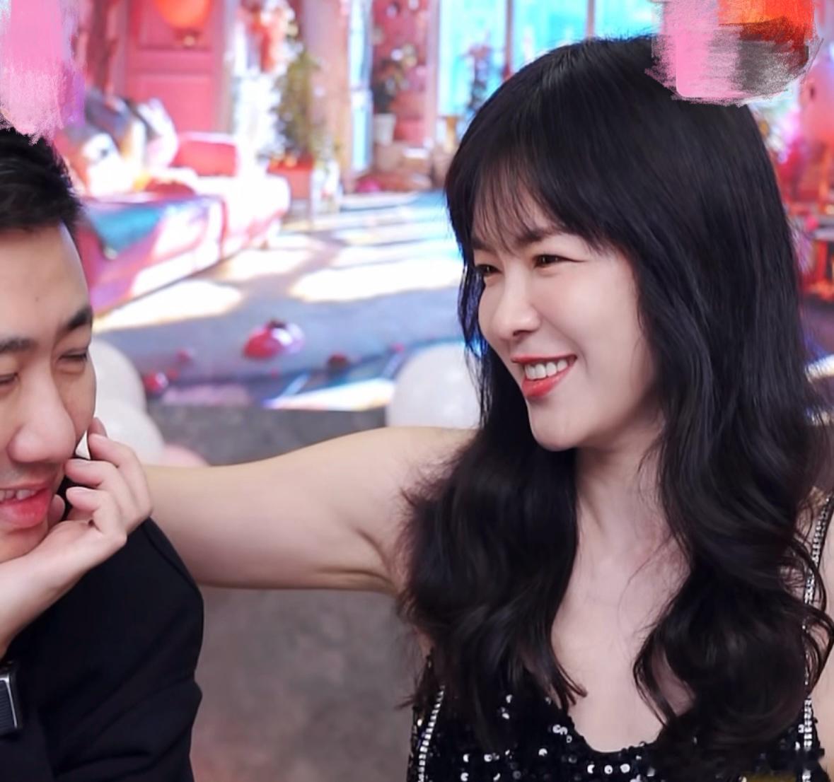 #李艾谈晚婚或不婚都能幸福# 人生真的急不得，不要觉得到什么年纪该做什么事。李艾