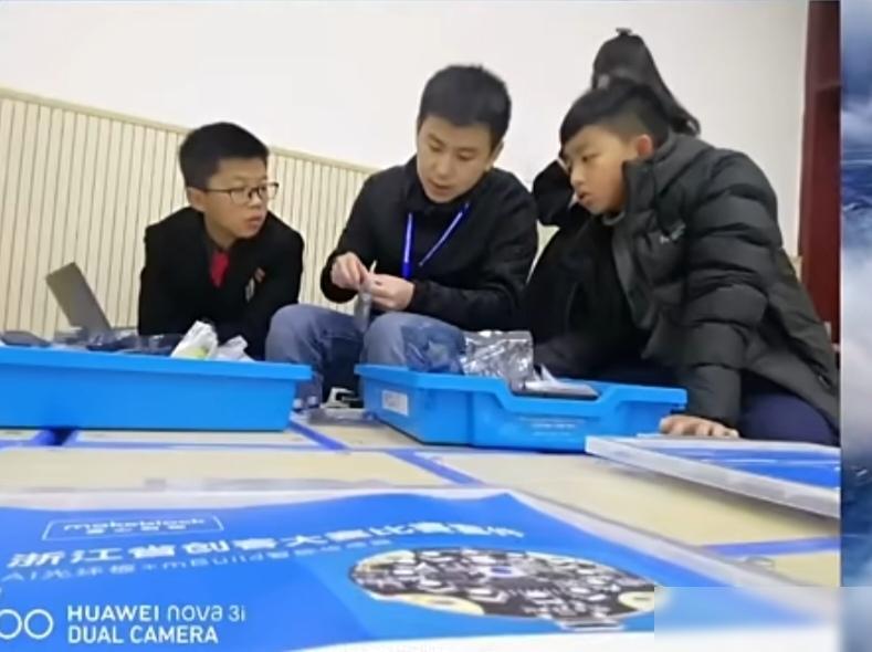2026高考一卷数学满分，徐可同学小时候的照片曝光，从小就被不少人关注。可我看，