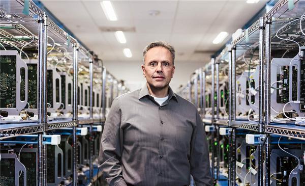 苹果真的得向华为学习学习～你看余承东，从无线产品线总裁到今年的常务董事长人家斯鲁