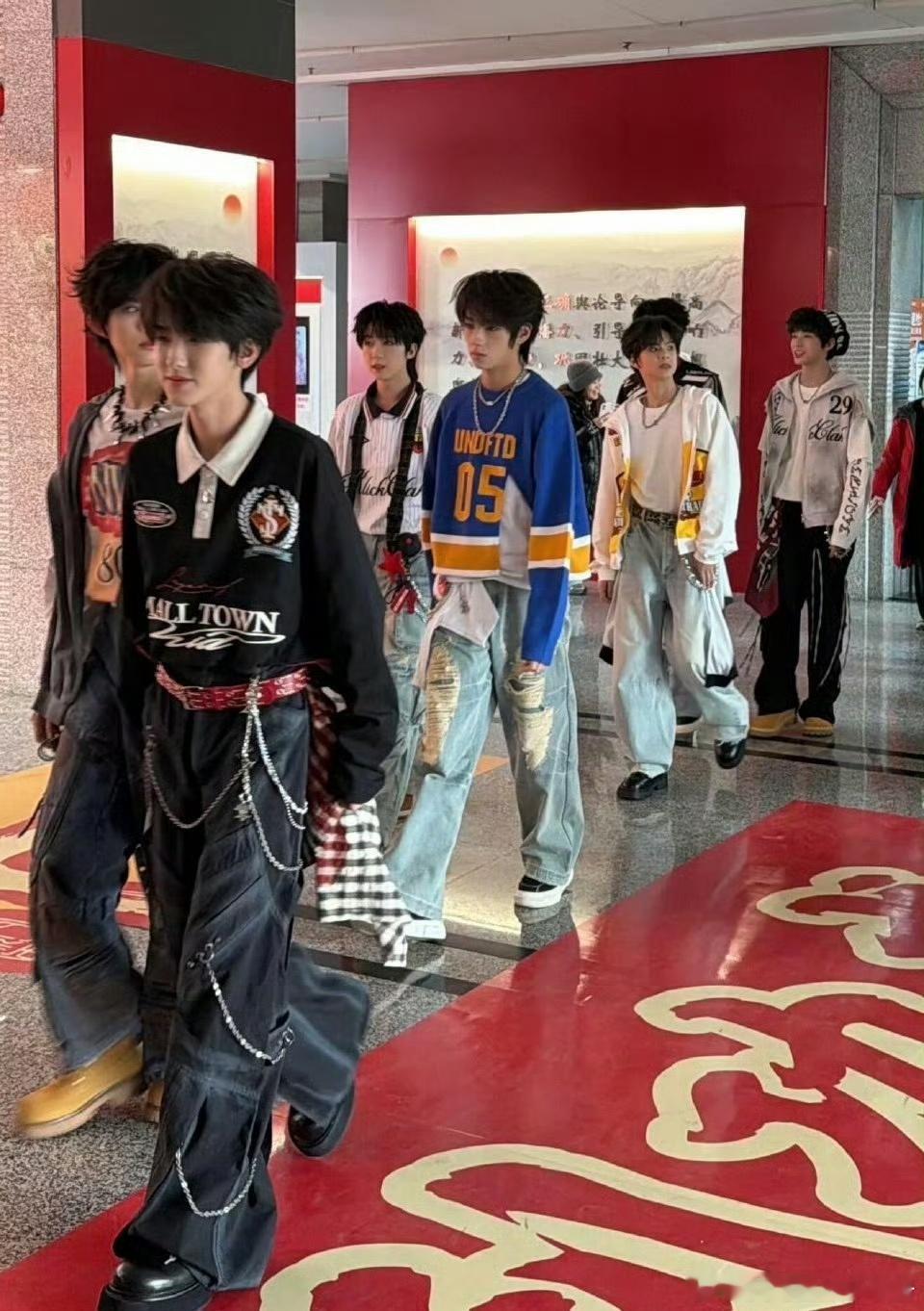 TF四代川渝春晚录制，你期待谁？网传名单：王橹杰 杨博文 张桂源 陈奕恒 左奇函