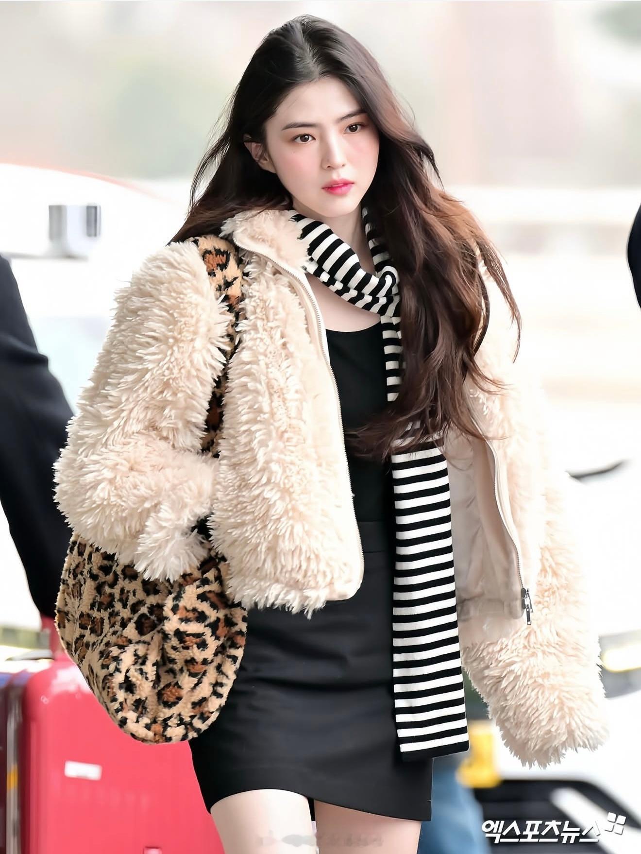 韩素希 韩素希 出发上海明天在上海有活动感觉又去新做的皮肤，头发管理 