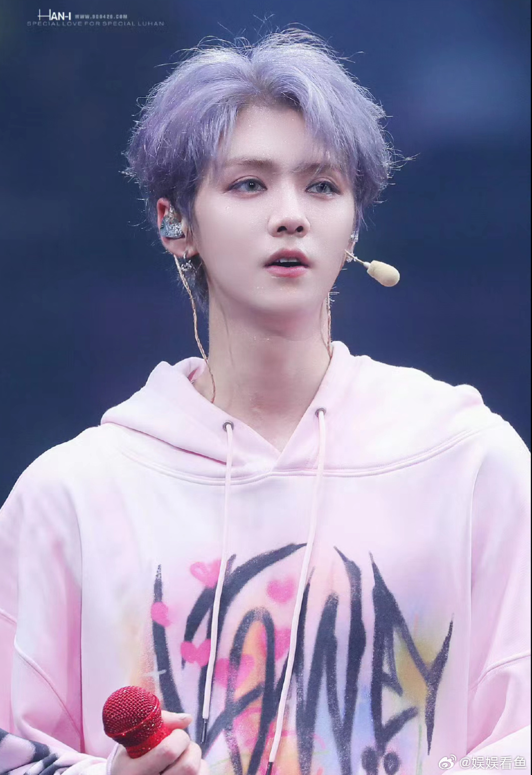 内娱这么多年了还是没有一个男爱豆能比得过当年的鹿晗。 ​​​