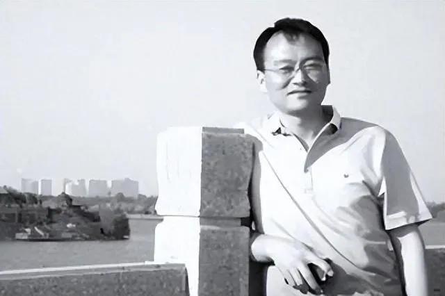 1995年3月7日，珠海瑞进电子厂内，韩国女老板金珍仙因一女工小憩，勒令全场12