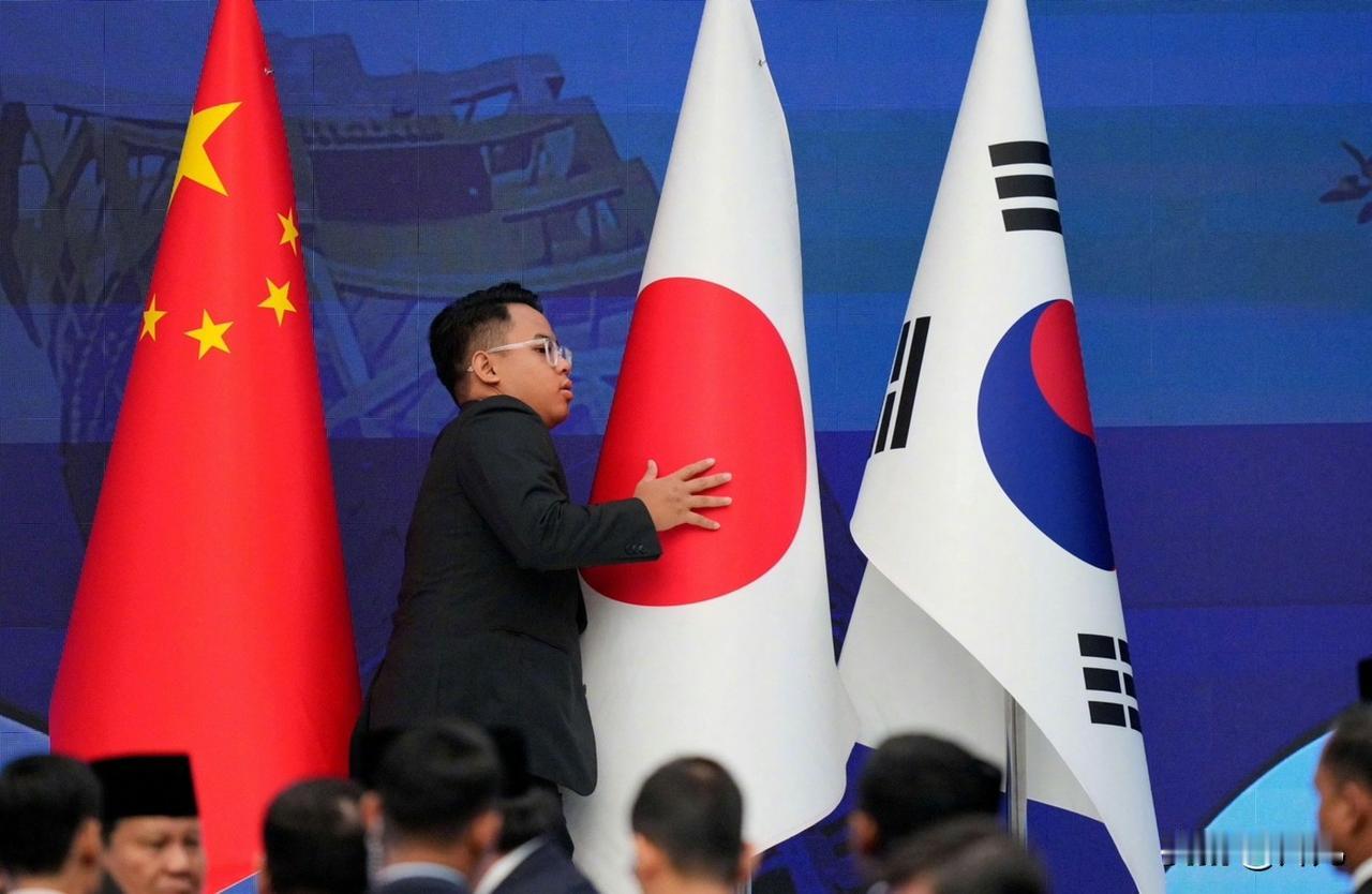 最新消息！高市早苗犯了大错后，韩国各行各业都在准备迎接“利好”。
11月27日，