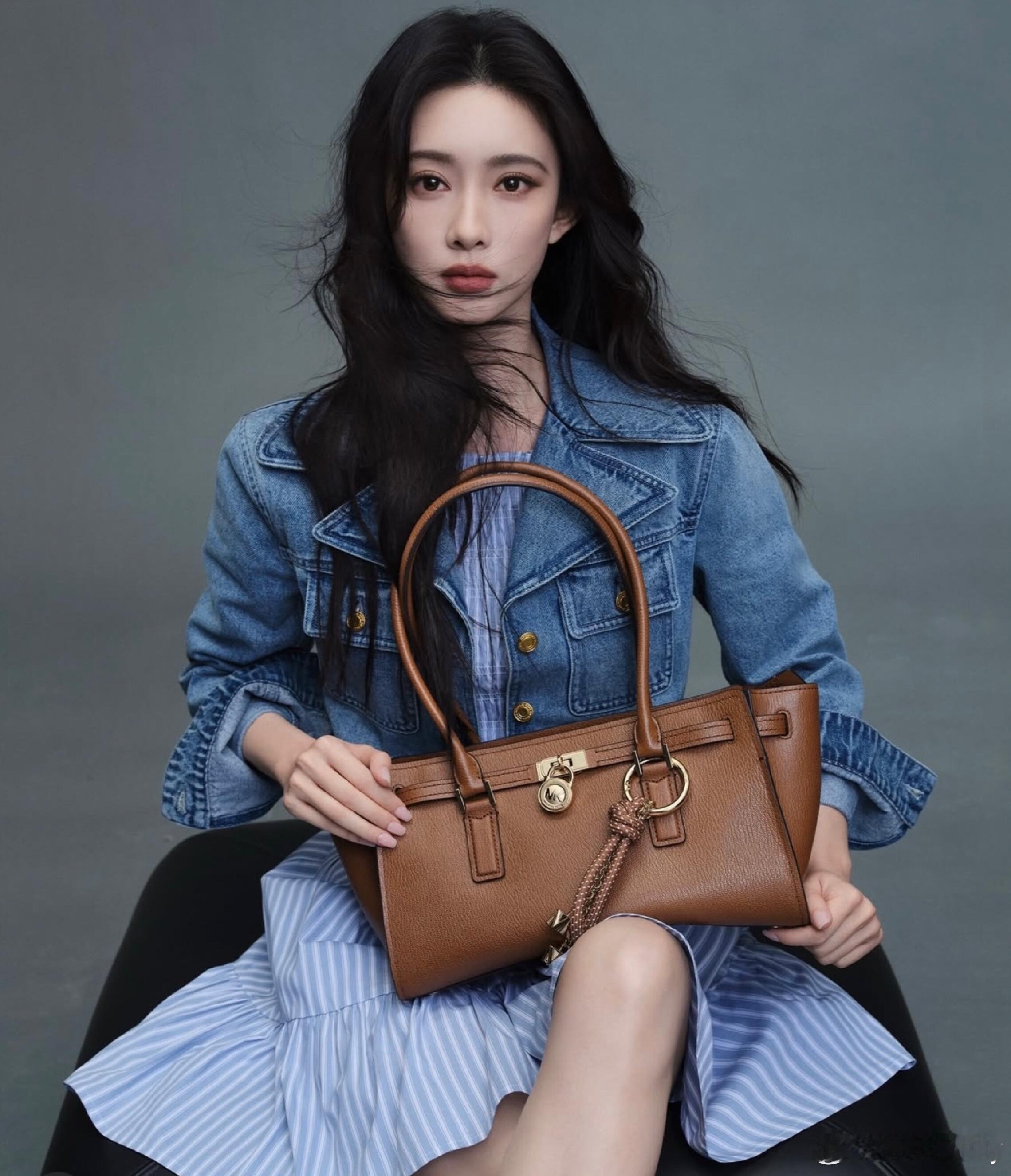 手袋crush MK HAMILTON品牌中国区代言人孟子义优雅演绎MK HAM