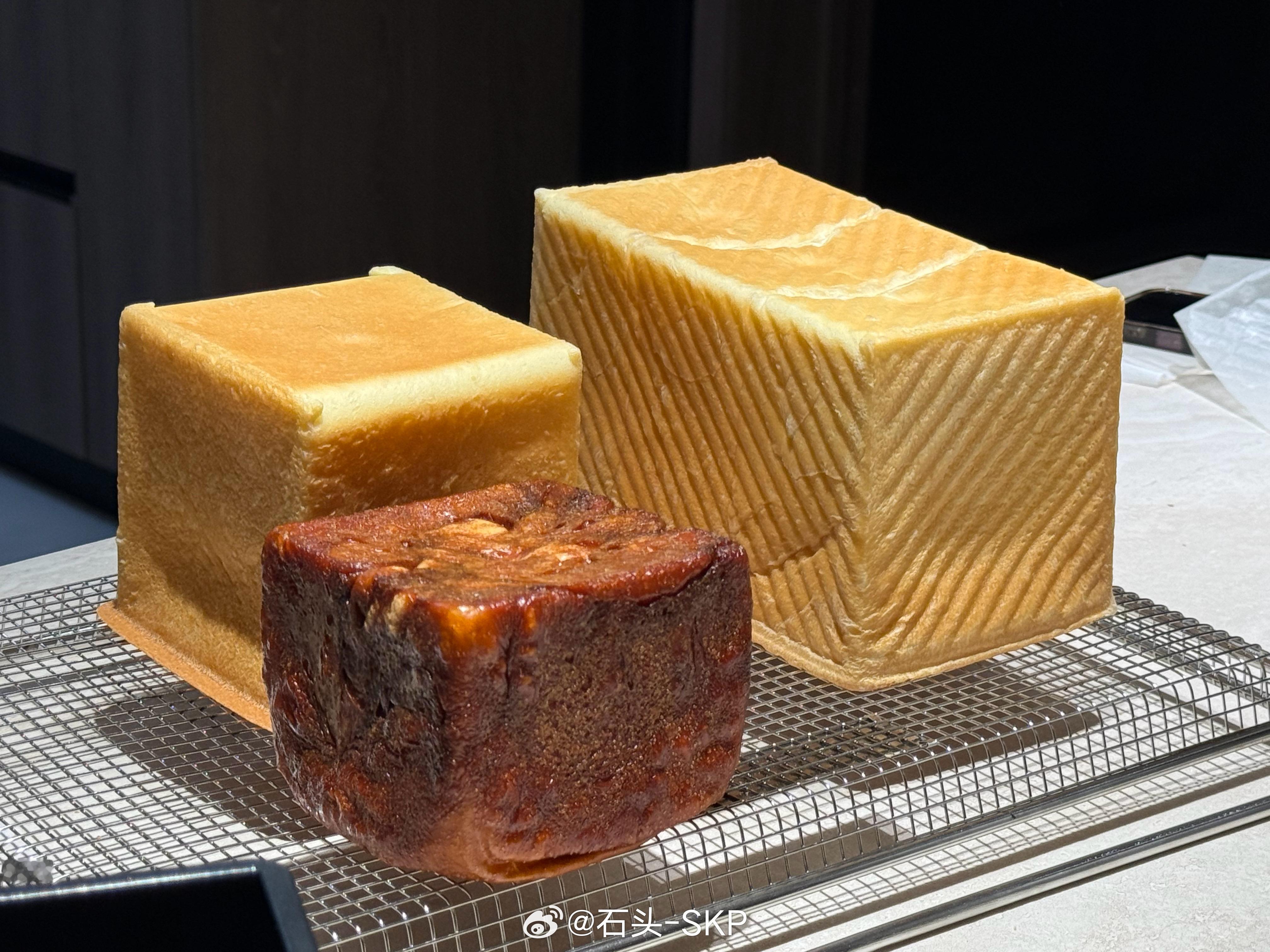 对于吃东西，已经失去了很多单纯的快乐了现在看东西都不是看它是菜、是肉、是米饭，好