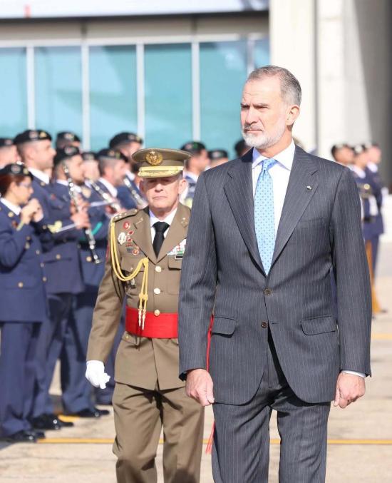 [微风]西班牙国王费利佩启程访华仪式感满满！11月9日费利佩国王从马德里巴拉哈斯