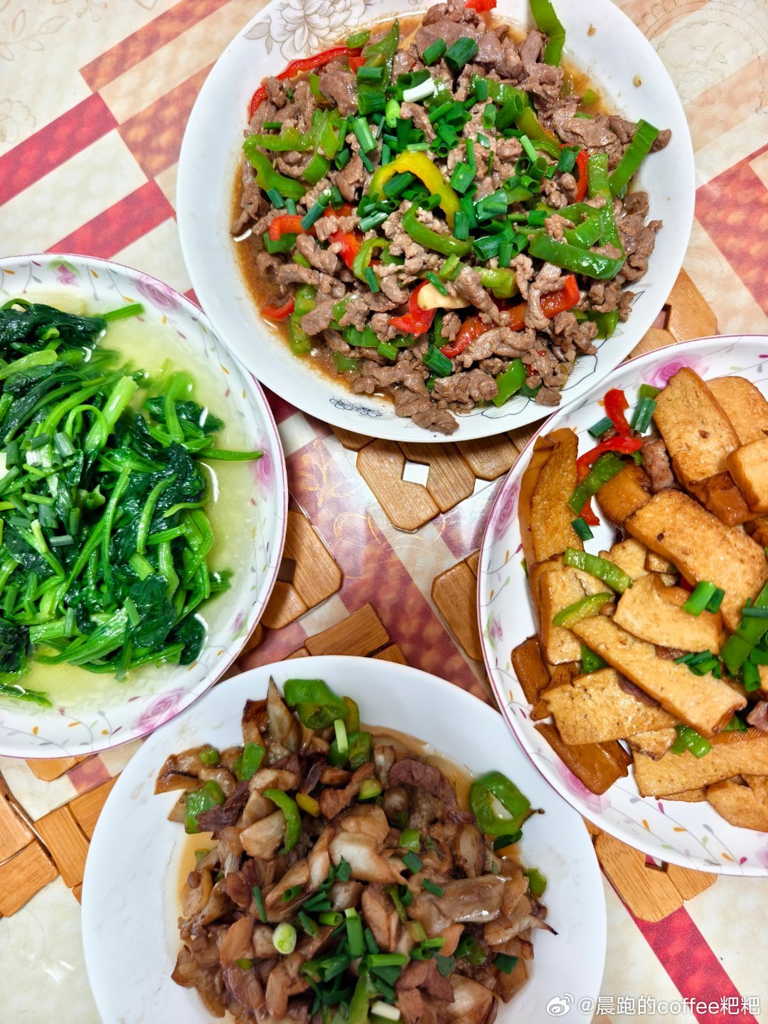 吃一口家常菜，再出发。搬砖  ​​​