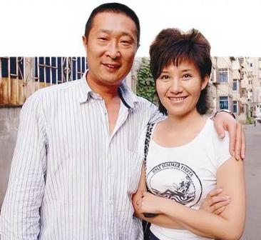 有一次，林永健跟妻子吵架，脱口而出：“你这副丑相，是我瞎了眼才娶你。”妻子周冬齐
