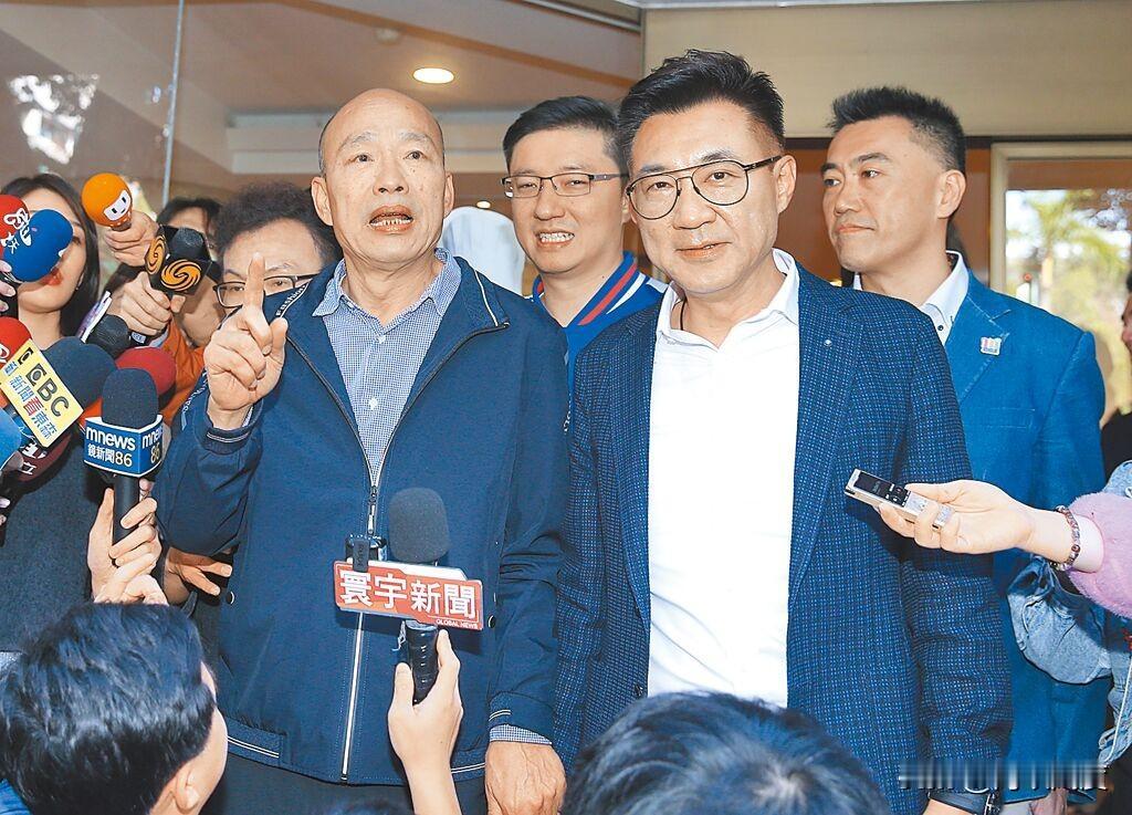 「韩江配」一举三效，绿白合民众党将会大伤？！黄暐瀚昨（20）日在脸书发文提到，「