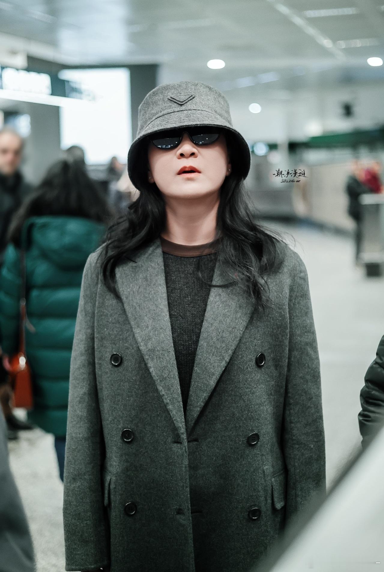 贾玲好瘦啊 看到贾玲出发米兰看秀的样子，真心觉得她的状态好到让人惊叹，松弛又高级