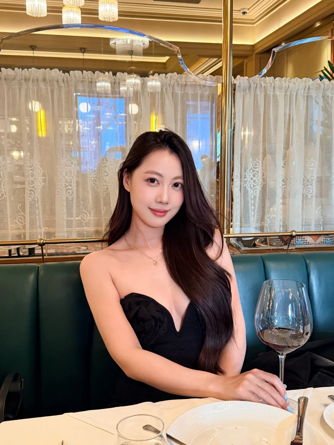 5个贵气千金感餐厅拍照姿势