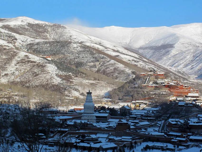 五台山景区发封控通告啦！主要是台顶要遇上-44℃的极端低温，为了游客安全才封的。