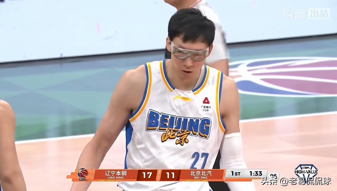 北京北汽当家中锋周琦的罚球真是惨不忍睹！虽然今天北京北汽在客场以93：83逆转击
