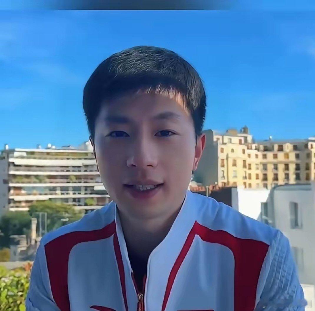 王楚钦在发言中，当众夸赞了马龙与许昕两位国乒老将，言语满是敬佩。已经38岁、身兼