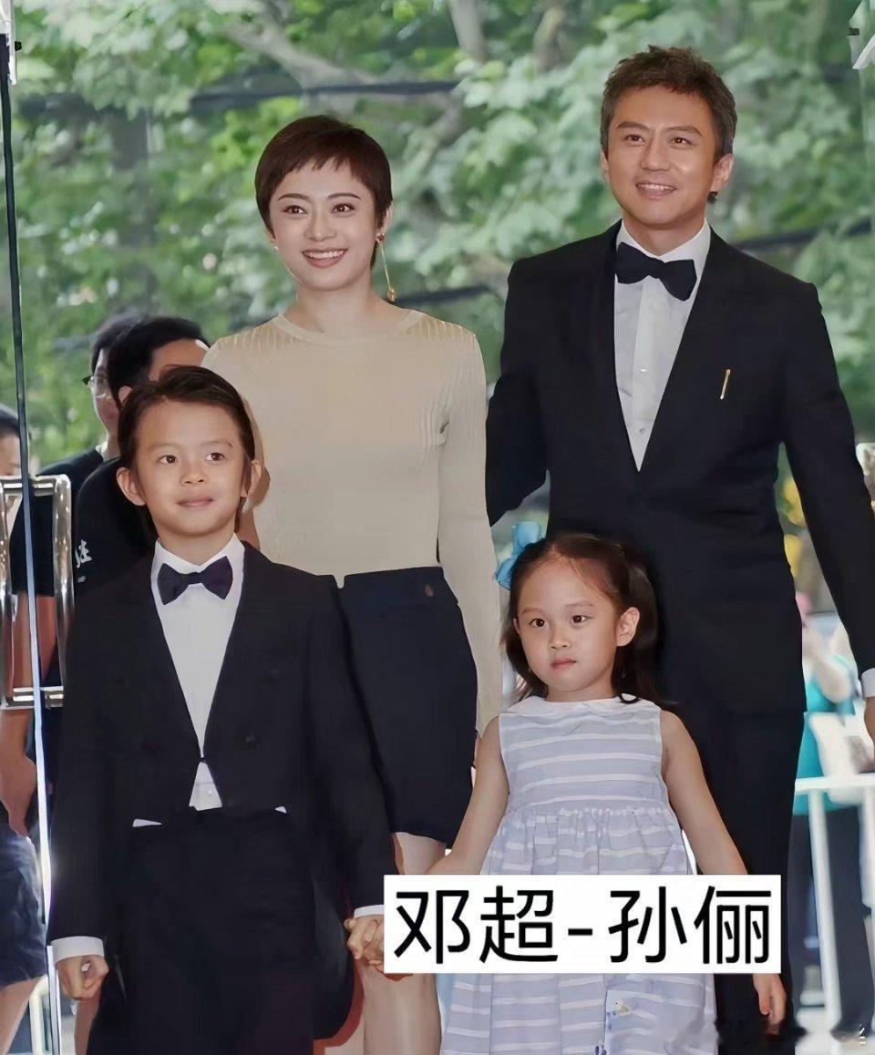 别说，这孩子们长得都挺对得起爸妈的，都挺像 ​​​