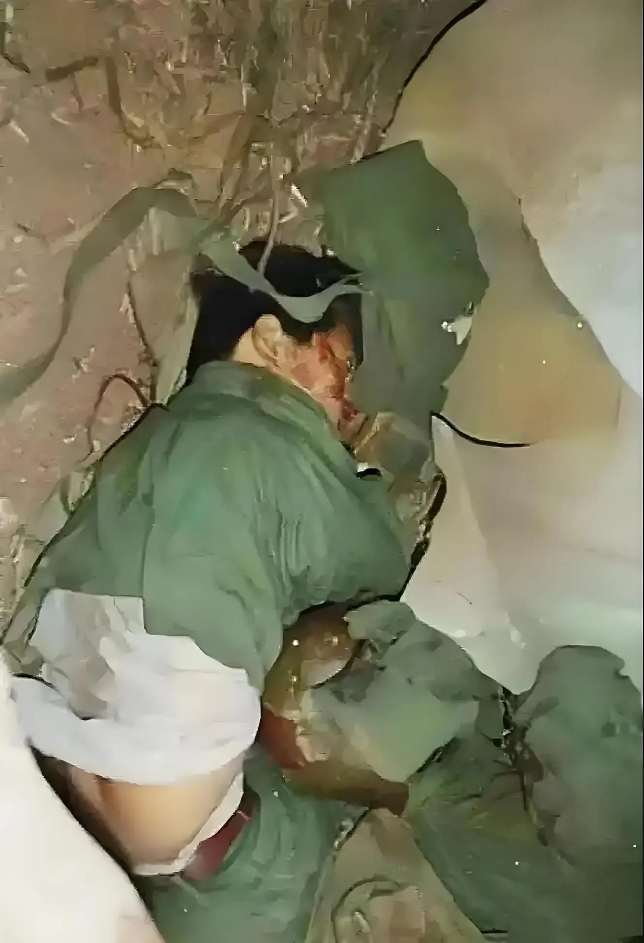 [太阳]年仅17岁的小战士，牺牲在了老山前线，他并没有立功受奖，有的只是墓碑上“