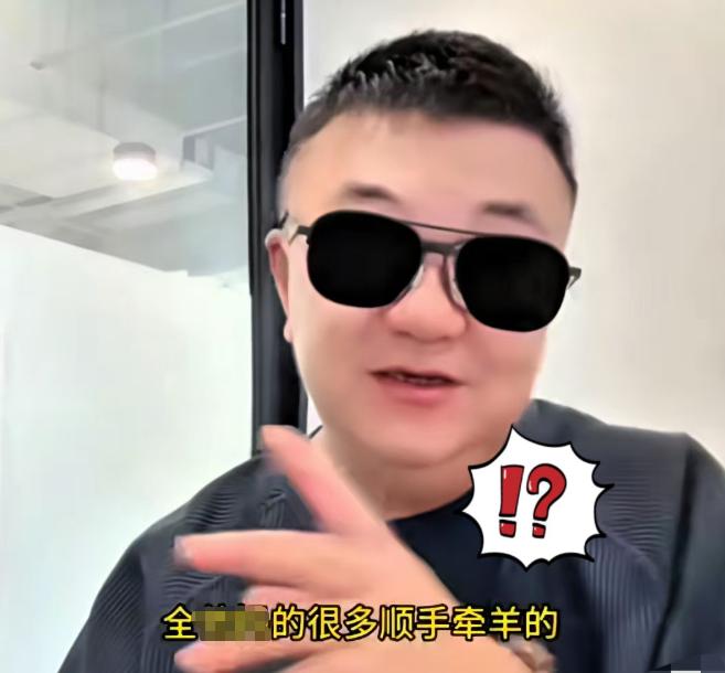 董路直播间拍桌发怒！ 150个足球、签名球衣、7瓶茅台。全在庆功宴上被偷了。
