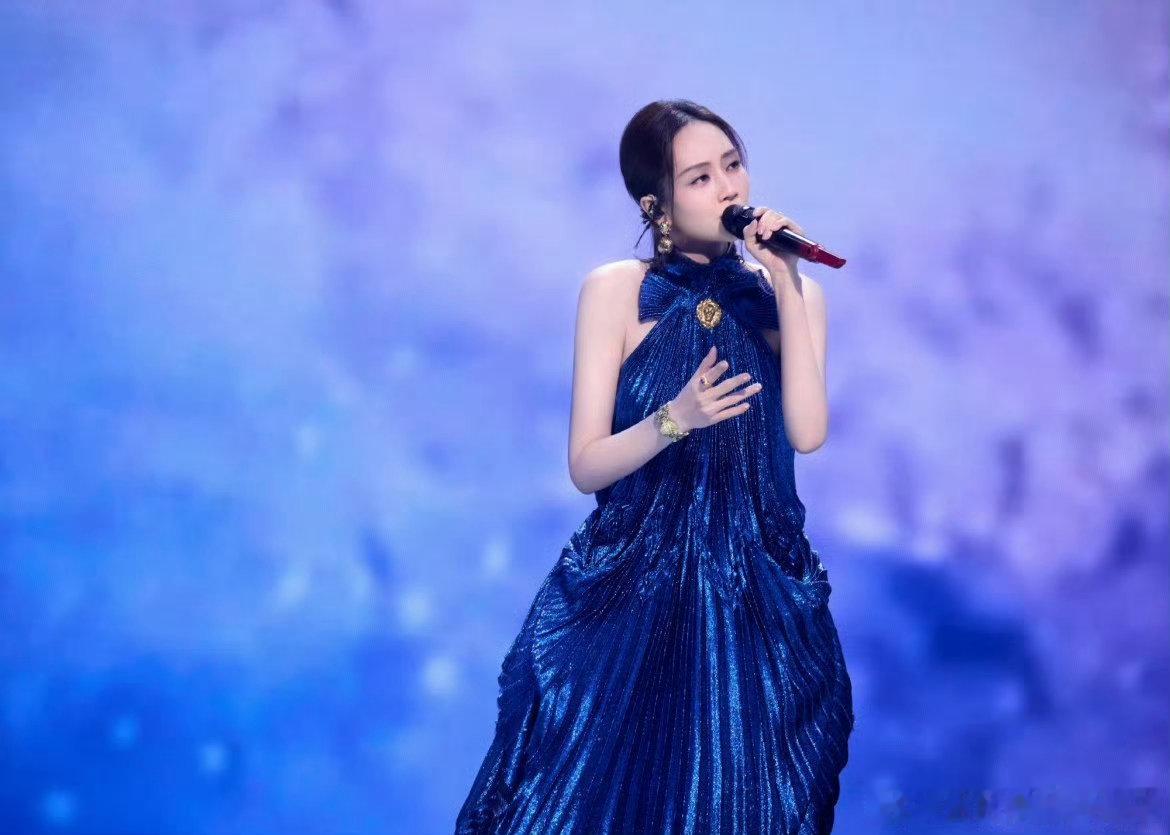 刘惜君送流水歌手2026 歌手2026绝美舞台，刘惜君送流水每一帧都耐人回味。 