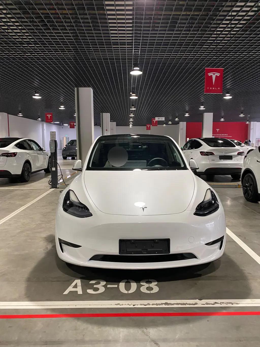 纠结Model Y要不要选长续航版，得先盘盘用车场景和需求。
要是日常就是城市通