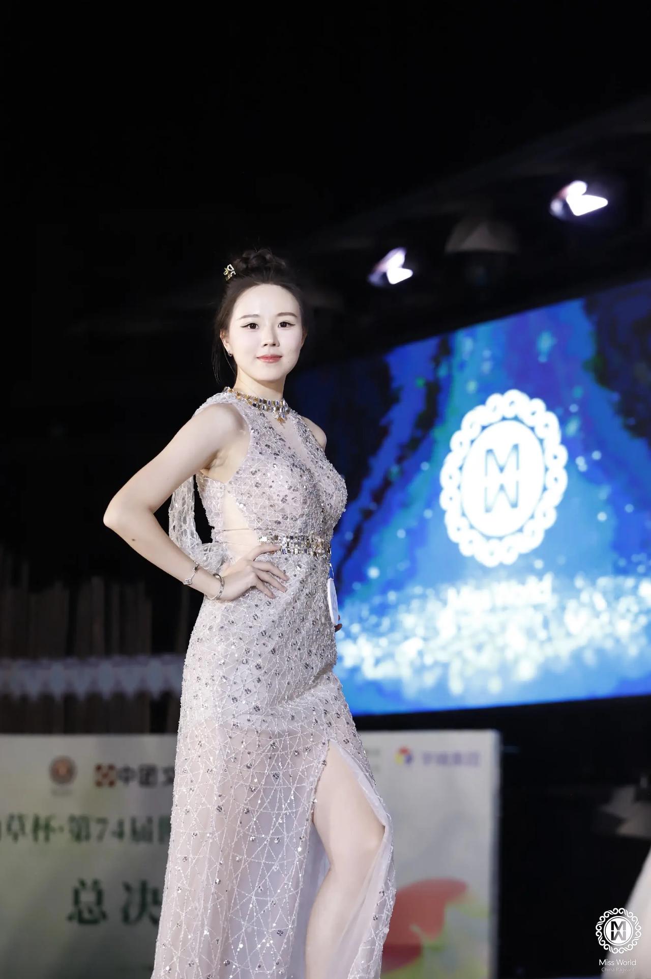 恭喜20岁广西玉林姑娘刘世欣！拿下世界小姐中国总决赛西部冠军，身高一米八，颜值出