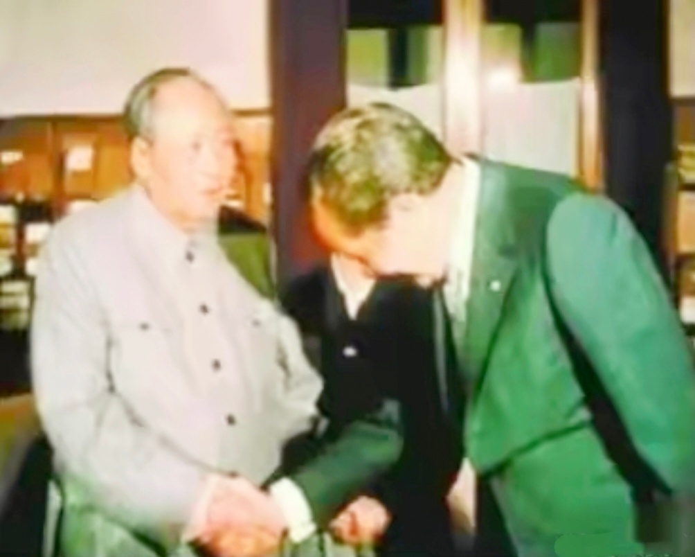 毛主席的魅力！就算尼克松也要鞠躬致敬！