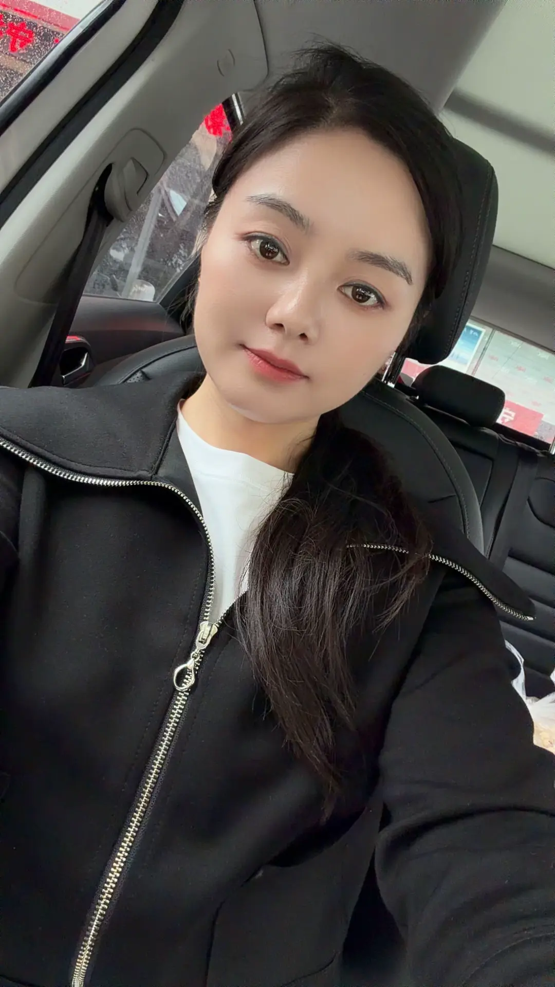 黑色上衣怎么穿出高级感 记录生活