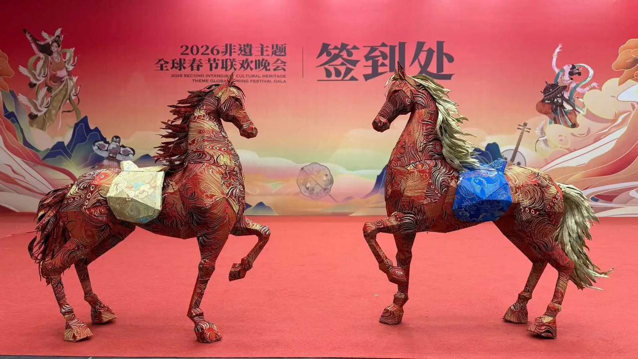 惊艳到了！赤马真的来了！
这一次，在浙江湖州南浔旧馆街道港廊古村走访时，意外遇见