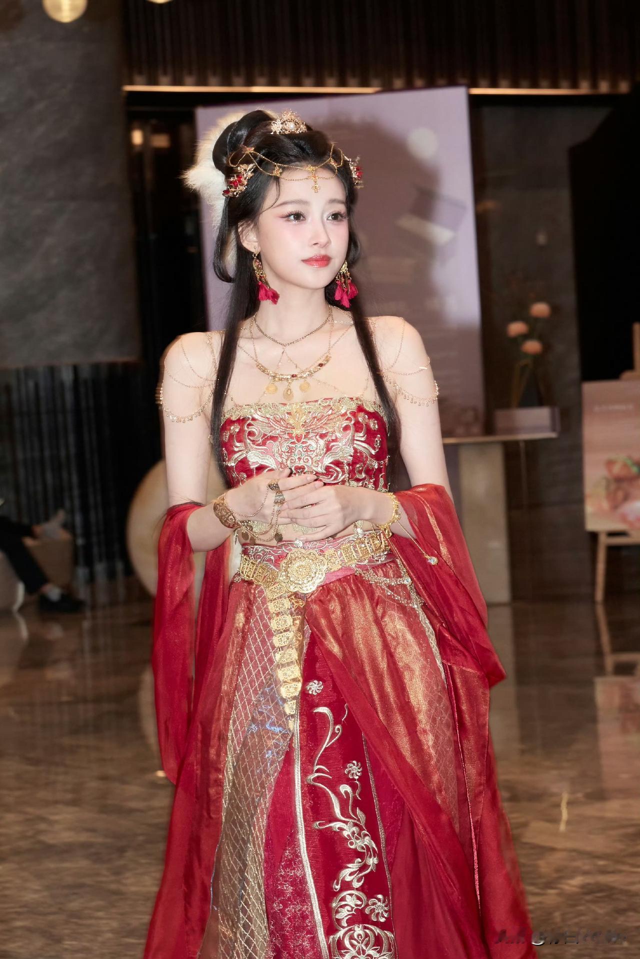 9月18日，孙怡扮妲己，还是差点意思！
王牌cos与孟子义萌探cos撞型，第一眼
