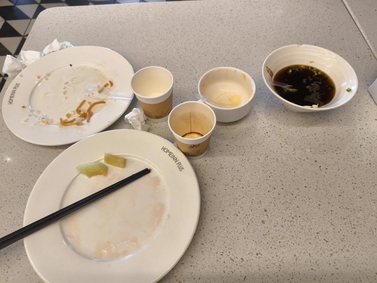 丰盛的早餐，刚吃完