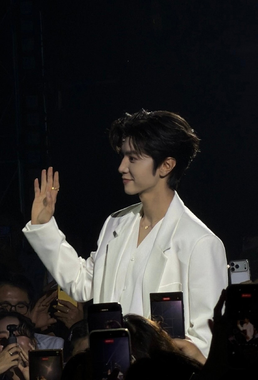 哇靠这个陈哲远帅成啥样了 把我空投去曼谷