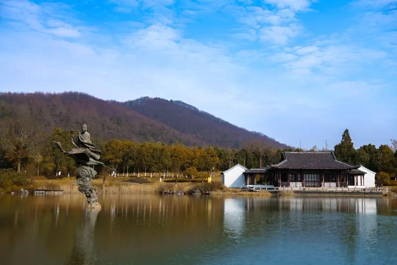 上联：诗山寻妙句，诚邀下联词海觅华章