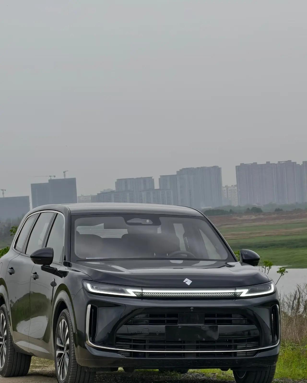 华境S凭借极限安全测试，全系华为智能配置和家庭友好设计，成为当前20万级市场的高