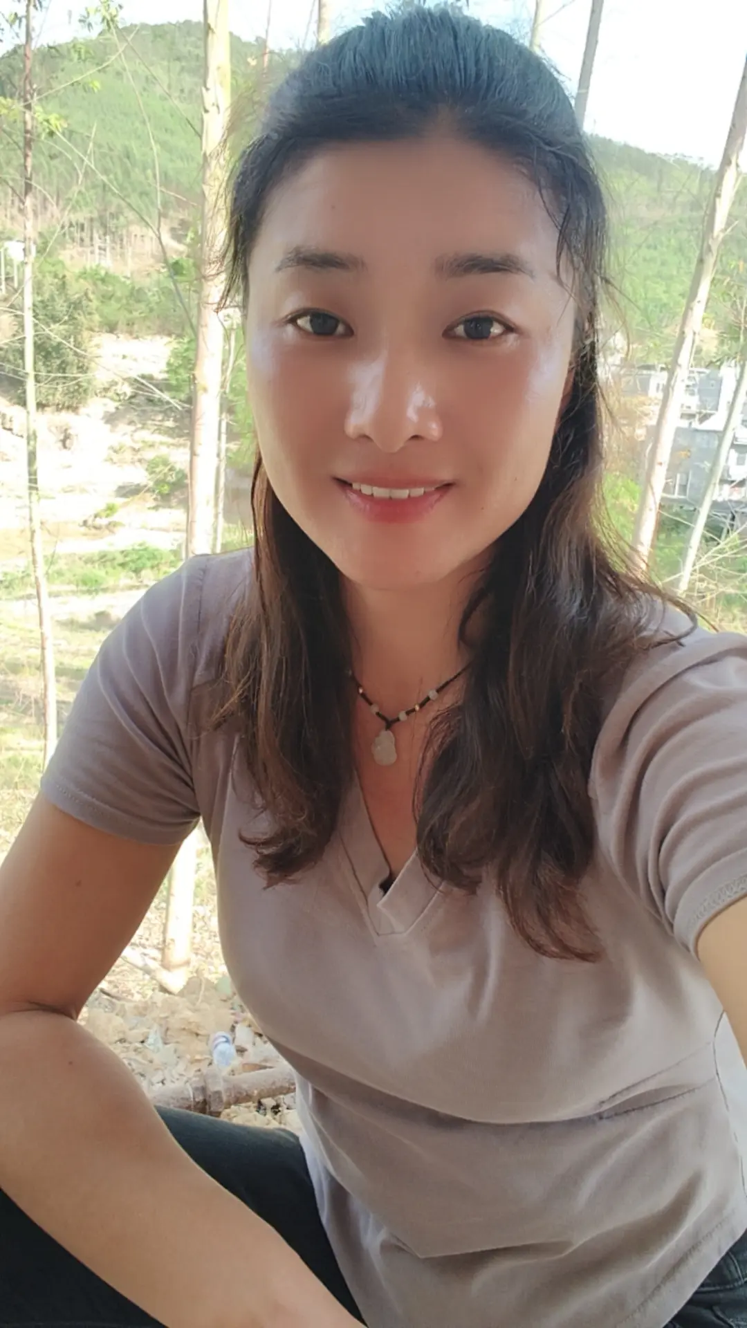 “世事犹如书籍，一页页被翻过去。人要向前看，少翻历史旧账。”