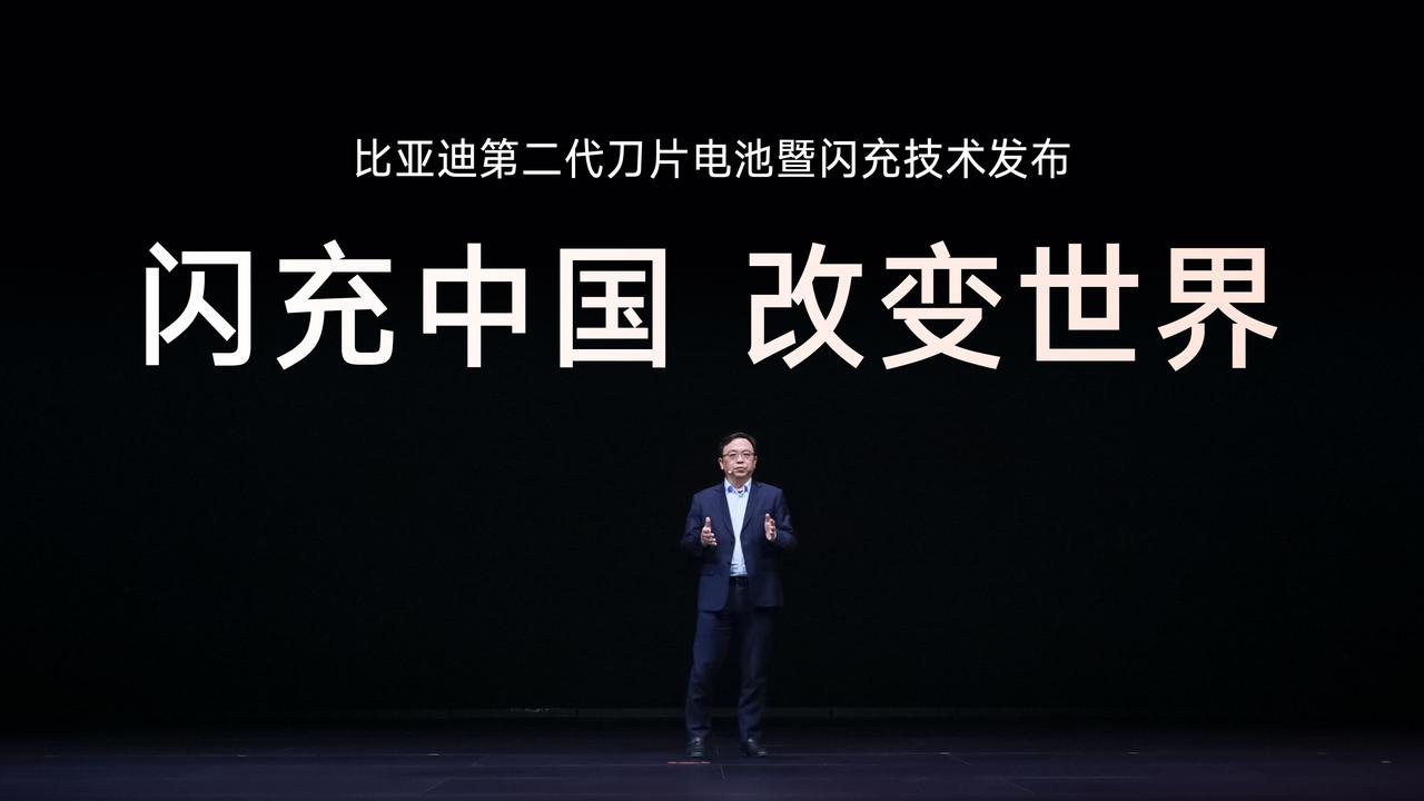 惊蛰一声雷，比亚迪没憋住。
3月5日深圳那场“惊蛰无声·无声之处听惊雷”发布会，