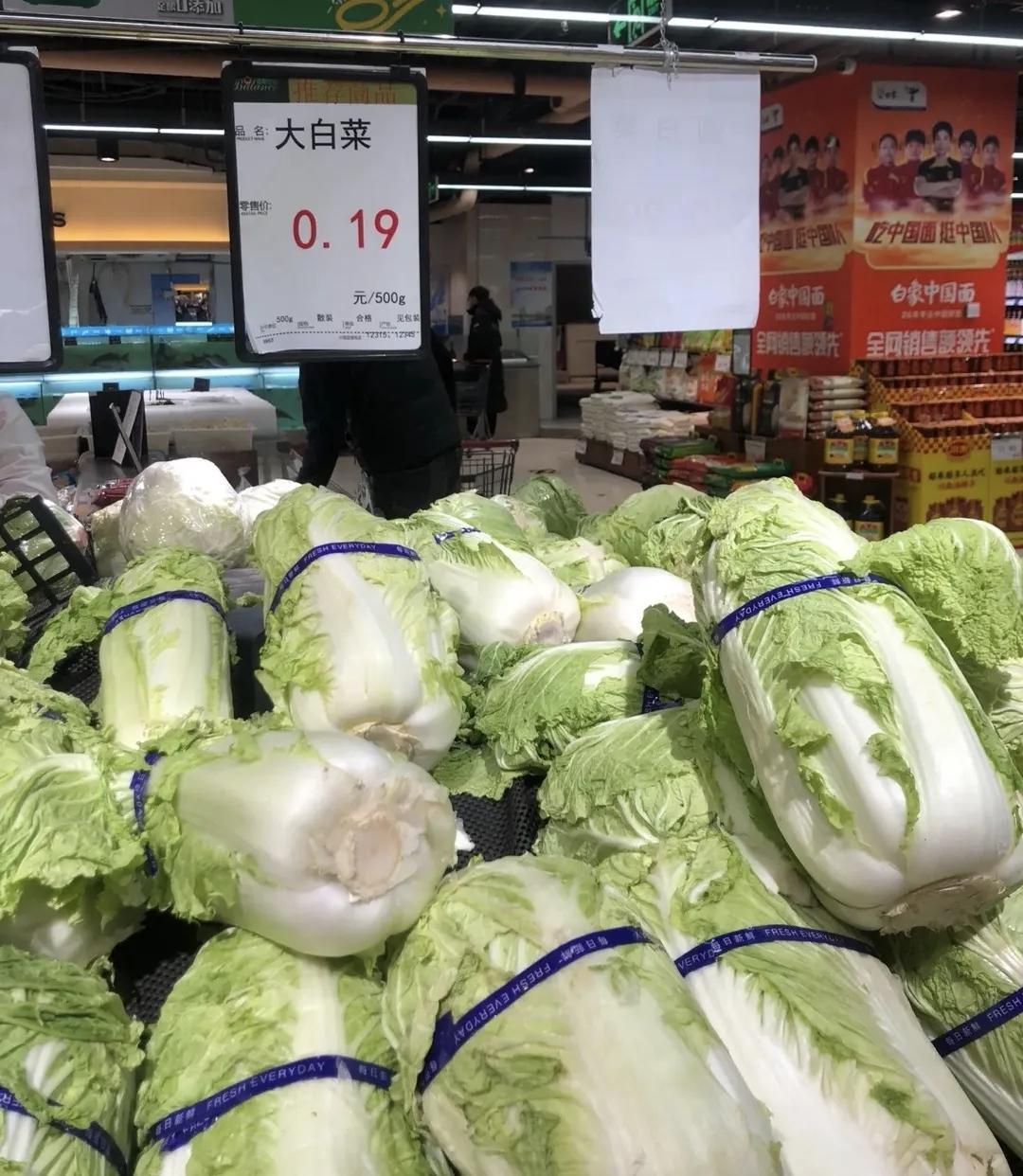 怎样才能彻底解决甲醛白菜问题？
种白菜的农民，从地里卖出白菜才几分几角钱，一亩地