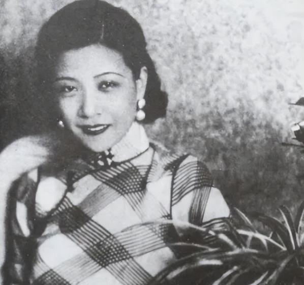 1948年，年轻漂亮的国军团长妻子陈愉照顾丈夫住院期间，惨被6名国民党军官轮奸数