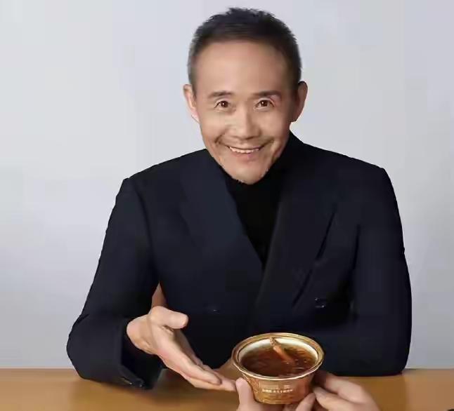 万科创始人王石被抓？
打开今日头条，映入眼帘的第一条消息竟然是这个？
幸亏王石和